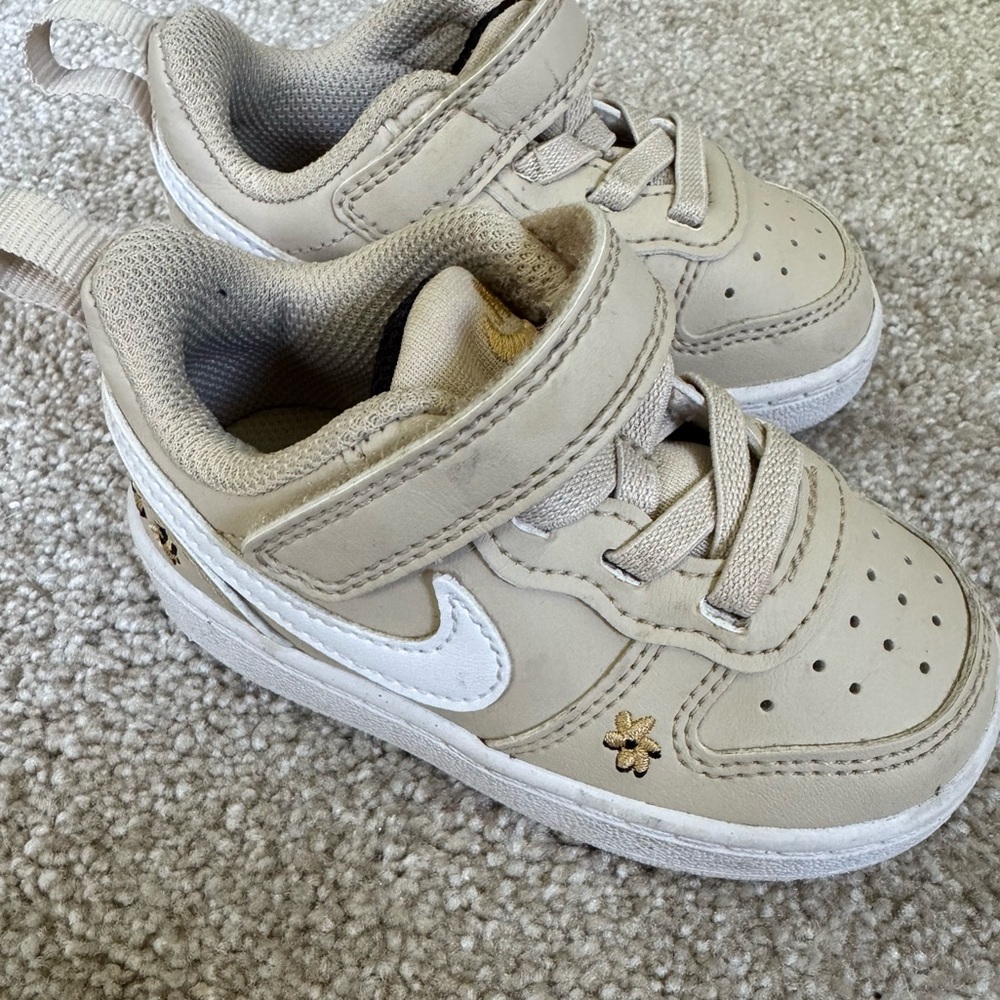 Nike baby shoes size 5